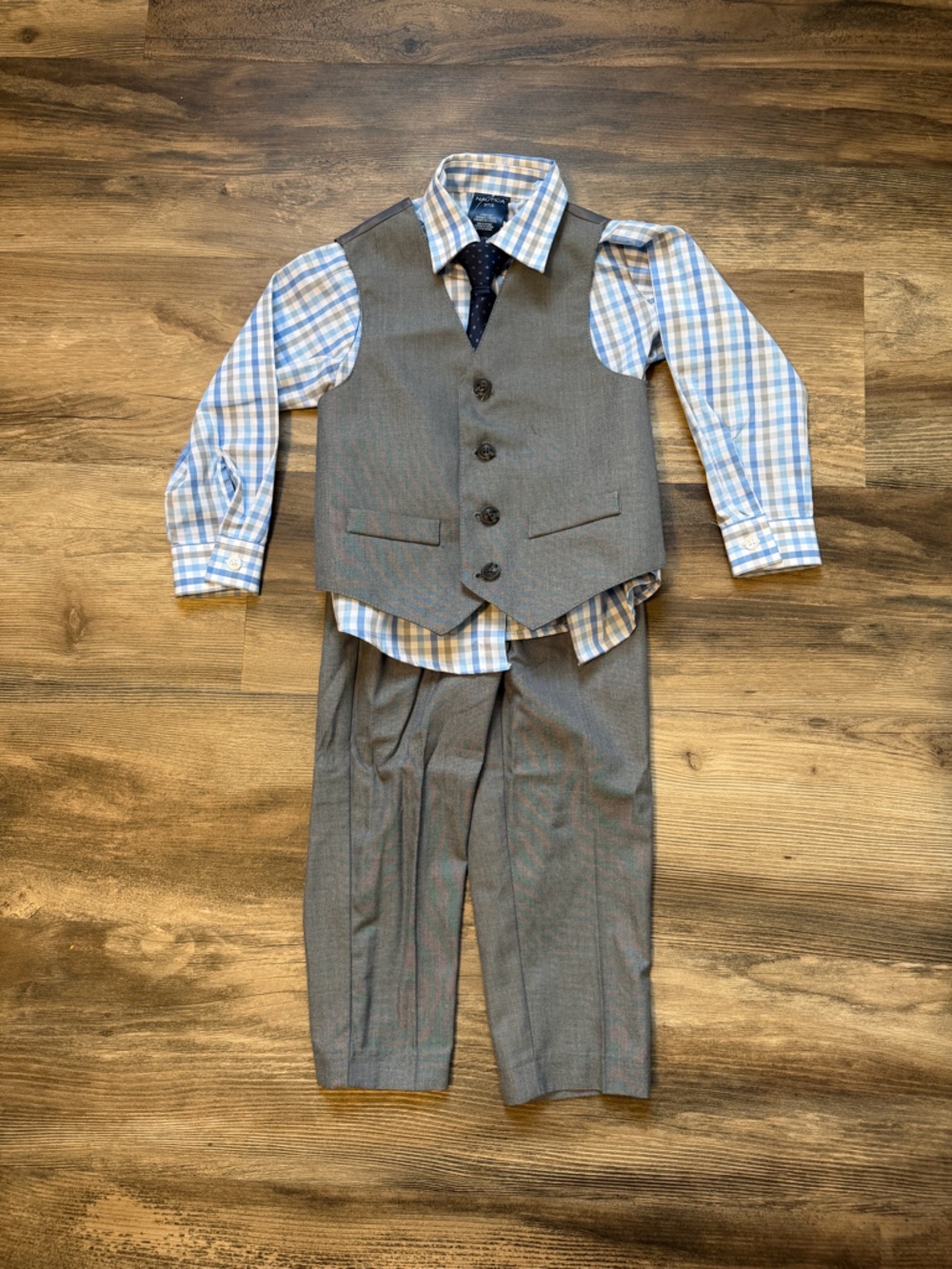 Nautica Gray 4-piece suit - toddler size 3T